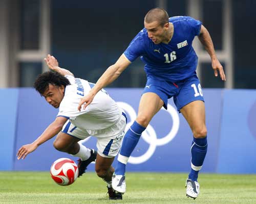 Italy show medal credentials with 3-0 win over Honduras
